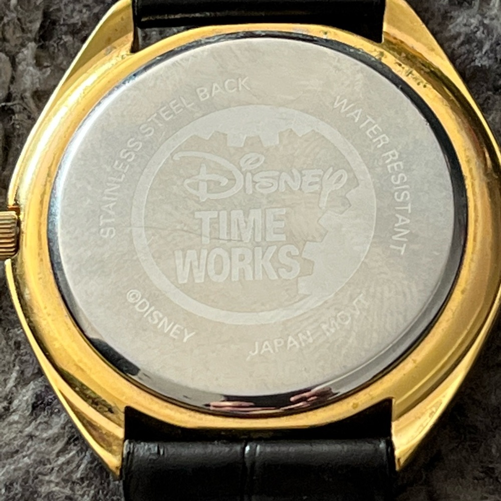‼️price dropped‼️ Vintage Disney Watch works Mickey Mouse leather croco watch. - Picture 9 of 10